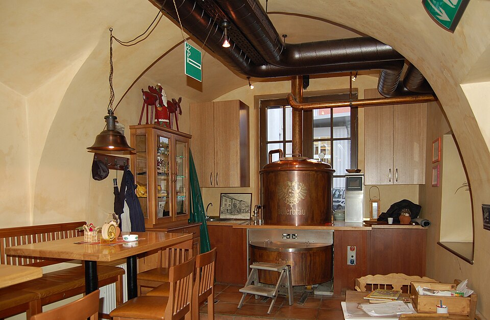 Datei:Adlerbräu Tulln Brauanlage 01.jpg